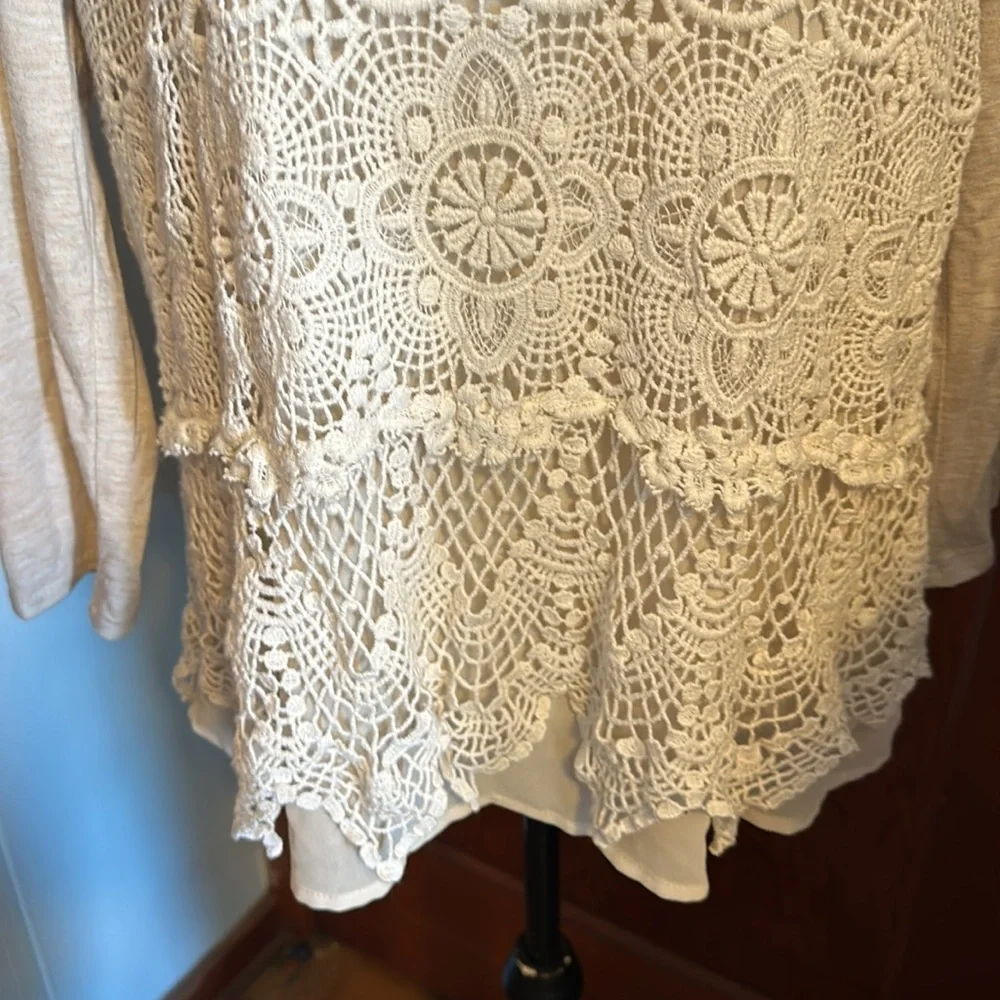 💜💜 Lace Front 3/4 Sleeved Ladies Top Size L by EYESHADOW